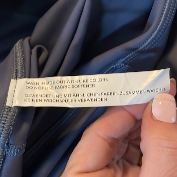 Peloton Grey Move Mission Leggings with Pockets Size Large - Picture 8 of 8